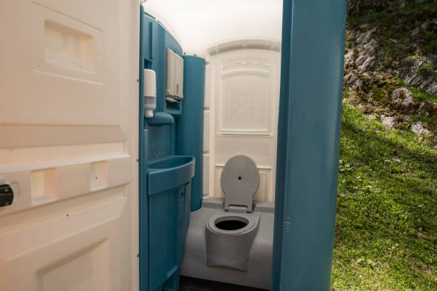 Best Porta potty delivery and setup  in Farmville, NC